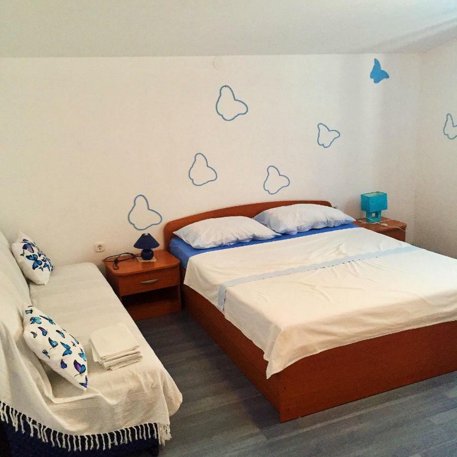 Apartments Mirela Karlobag Dış mekan fotoğraf